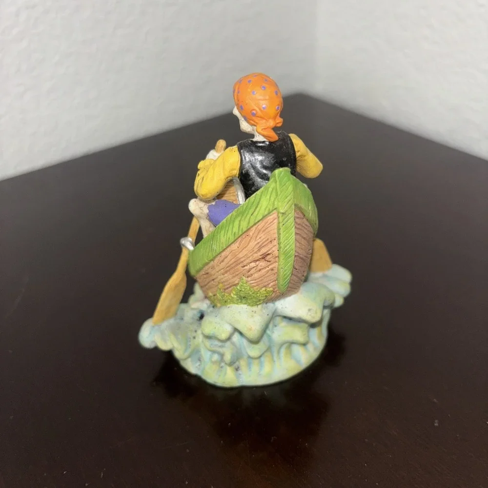 Aquarium decoration, skeleton pirate on row boat with treasure